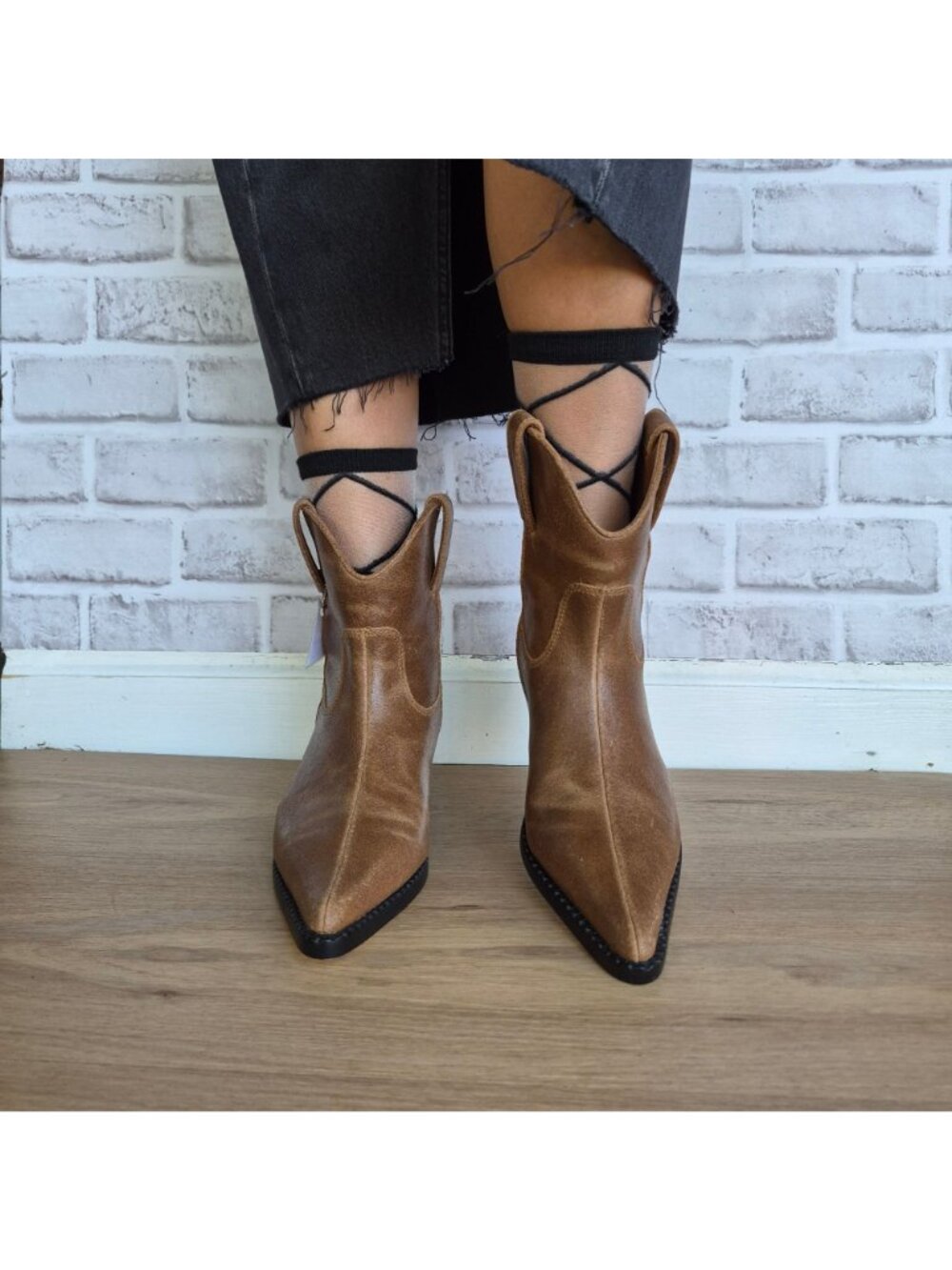 Michael Kors Noemie Bootie Distressed Leather Western Ankle Boots Womens 7.5M - Picture 5 of 10